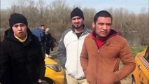 Taksici ile mülteciler birbirine girdi