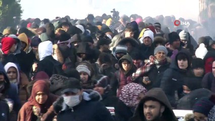 Yunanistan'dan sınıra dayanan mültecilere gazlı müdahale sürüyor