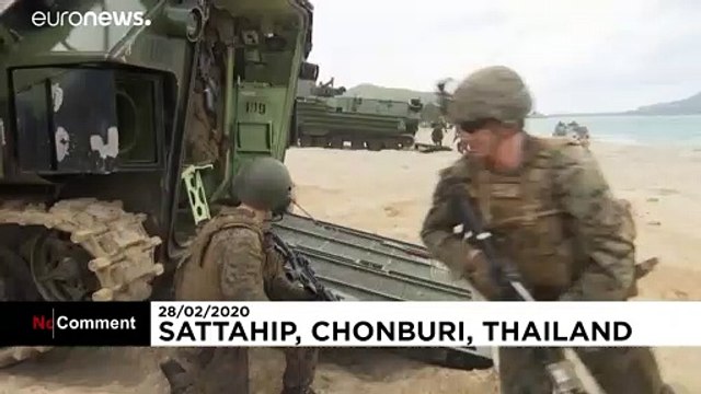 Sur une plage de Thaïlande, les armées américaines et thaïlandaises s'entrainent