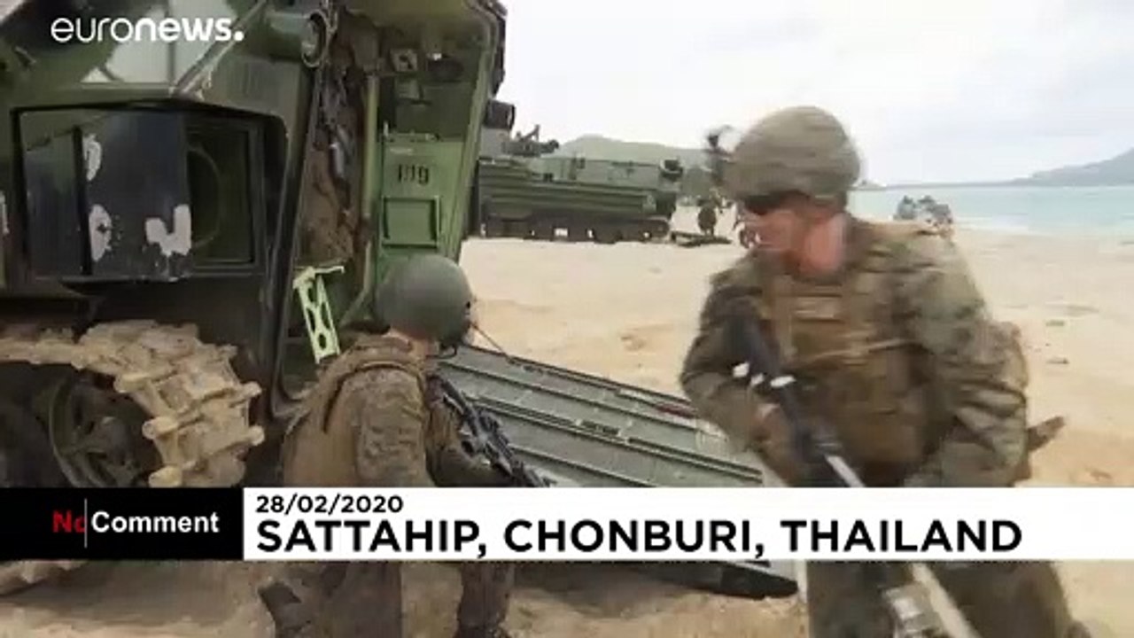 Sur une plage de Thaïlande, les armées américaines et thaïlandaises s'entrainent