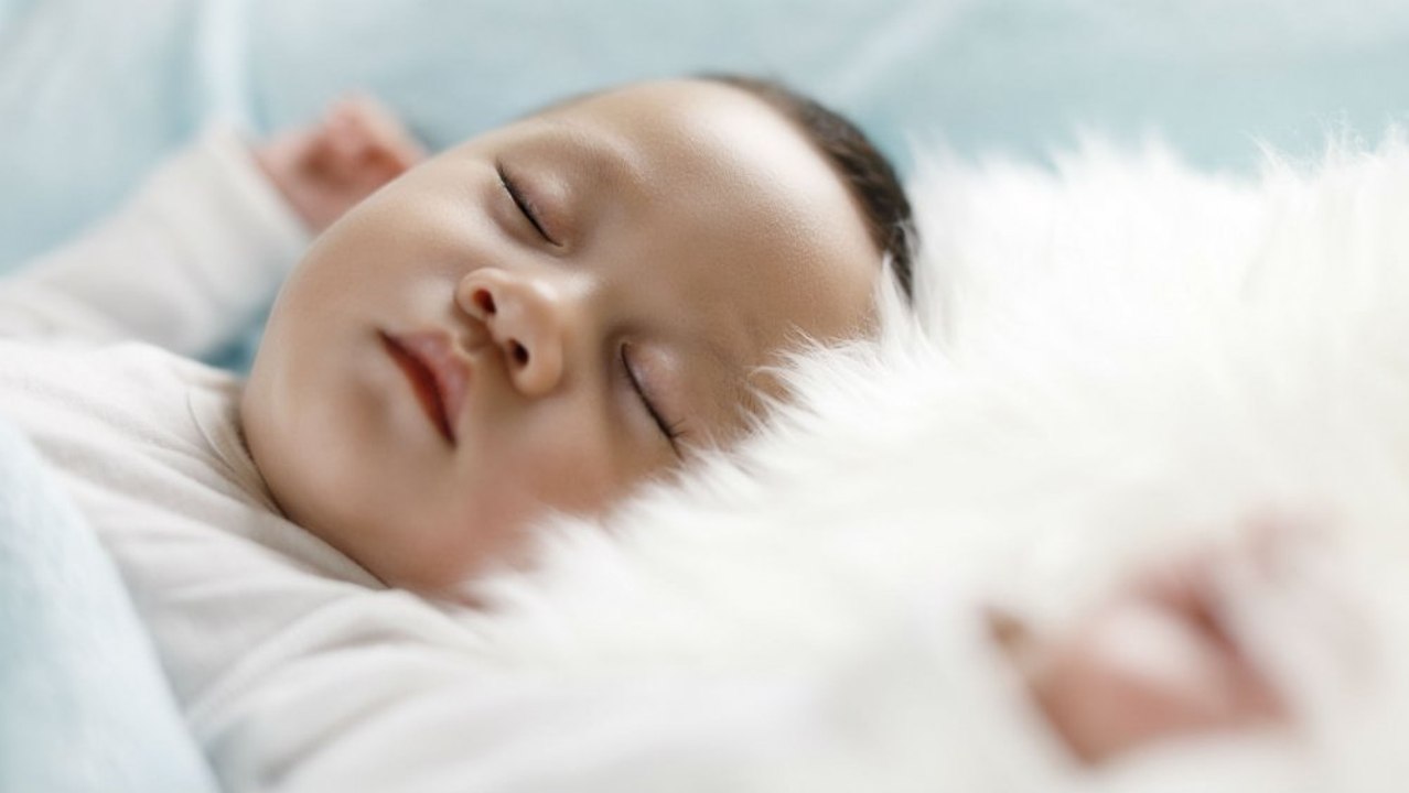 Un couple de « blancs » se retrouve avec un bébé asiatique à cause d’une erreur de la clinique