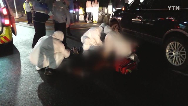 부산 아파트단지 앞 교통사고...보행자 숨져 / YTN
