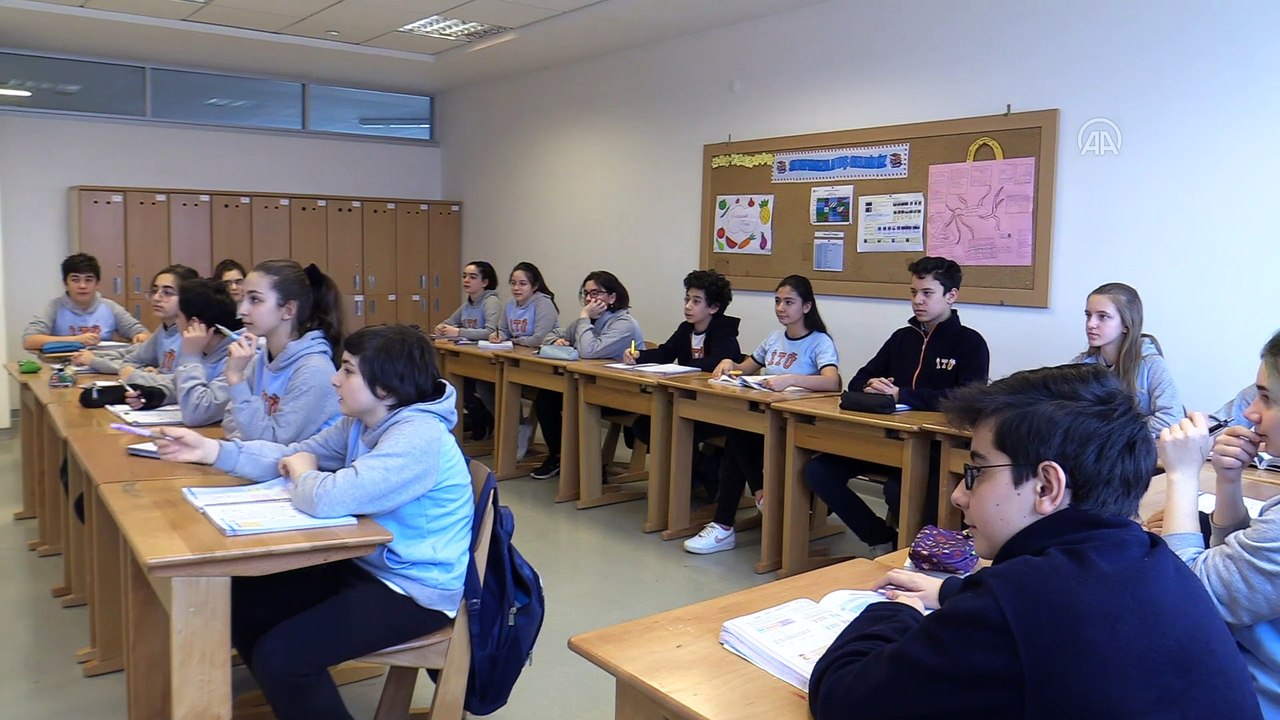 Kardeşinin ilaçları bozulmasın diye güneş enerjili seyyar buzdolabı yaptı - İSTANBUL