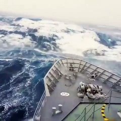 Grosse vague en mer