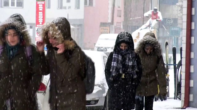 Kar yağışı hayatı olumsuz etkiledi - KARS