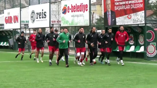 Futbolculardan Mehmetçiğe asker selamlı ve Türk bayraklı destek