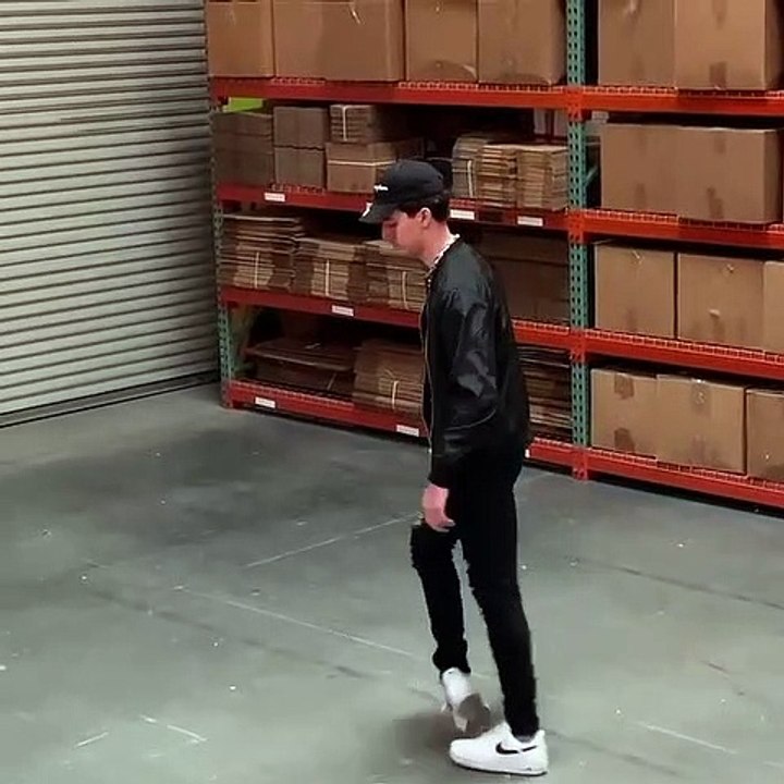 Un mec dance le Moon Walk mieux que Michael Jackson