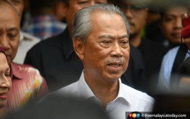 Muhyiddin Yassin sujud syukur selepas dilantik PM8