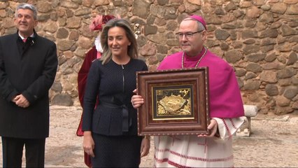 Video herunterladen: Monseñor Francisco Cerro Chaves llega a la Catedral de Toledo