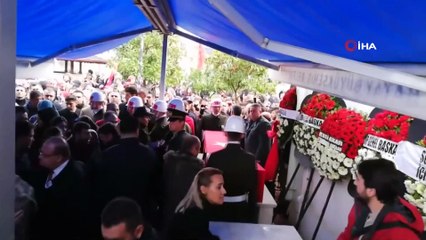 İdlib şehidi binlerce kişinin katılımıyla son yolculuğuna uğurlandı