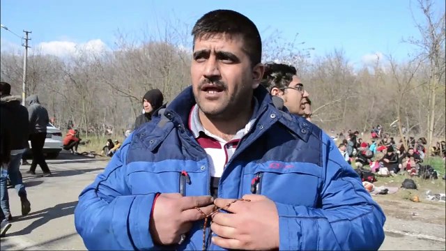 Yunanistan göçmenlere gaz bombası yağdırdı