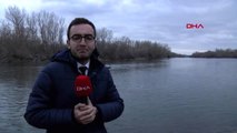 Edirne yunan polisi meriç nehrini geçmeyi başaran göçmenlere uyarı ateşi açıp yakaladı