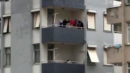 Tartıştığı kadını balkonda bıçakla tehdit eden şüpheli gözaltına alındı