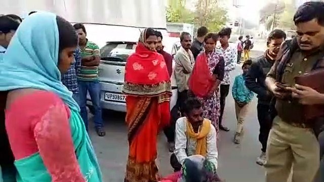 झाँसी -फैक्ट्री गार्ड की मिली अधजली लाश,परिजन लगा रहे हत्या का आरोप