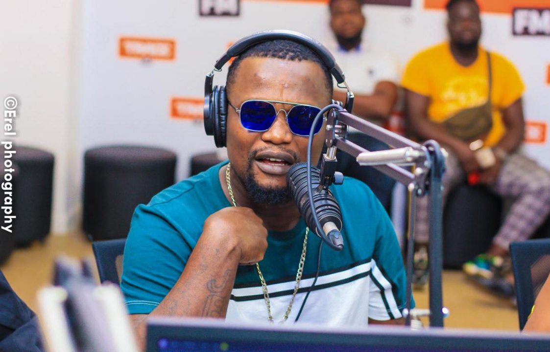 VETCHO LOLAS :  "C'est son téléphone là, que j'ai pris pour le gifler,..."