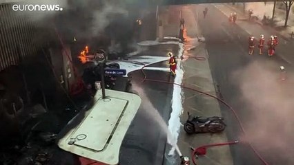 إجلاء محطة قطارات في باريس إثر نشوب حريق على هامش حفل نجم كونغولي