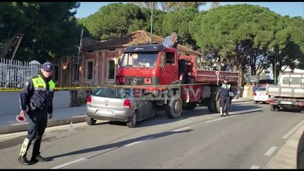 'Volkswagen-i' futet poshtë kamionit tek uji i Ftohtë në Vlorë, një person i plagosur