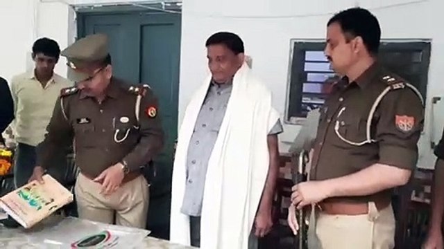 कांधला थाने पर तैनात एचसीपी का विदाई समारोह गीता व शॉल ओढ़ाकर किया सम्मानित