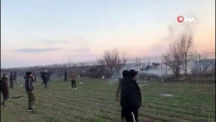 Yunanistan'dan göçmenlere gaz ve ses bombasıyla müdahale