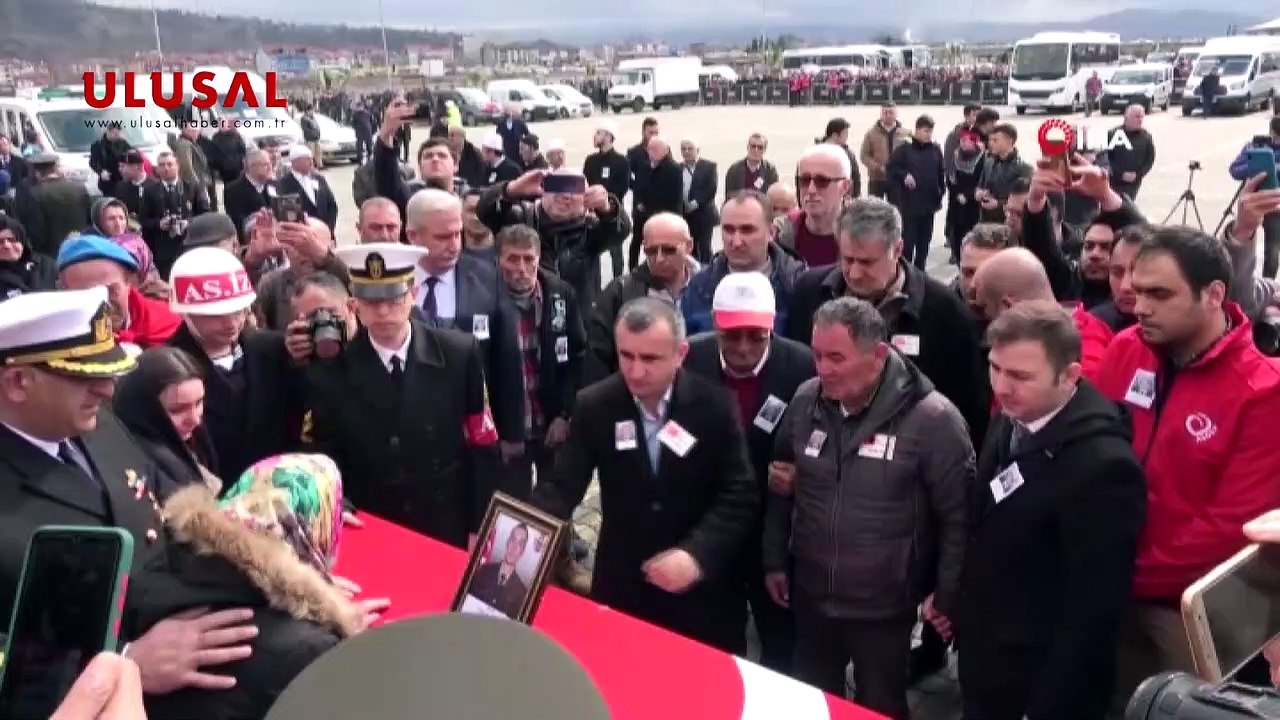 10 gün önce ailesinden helallik isteyen Uzman Çavuş Yılmaz son yolculuğuna uğurlandı