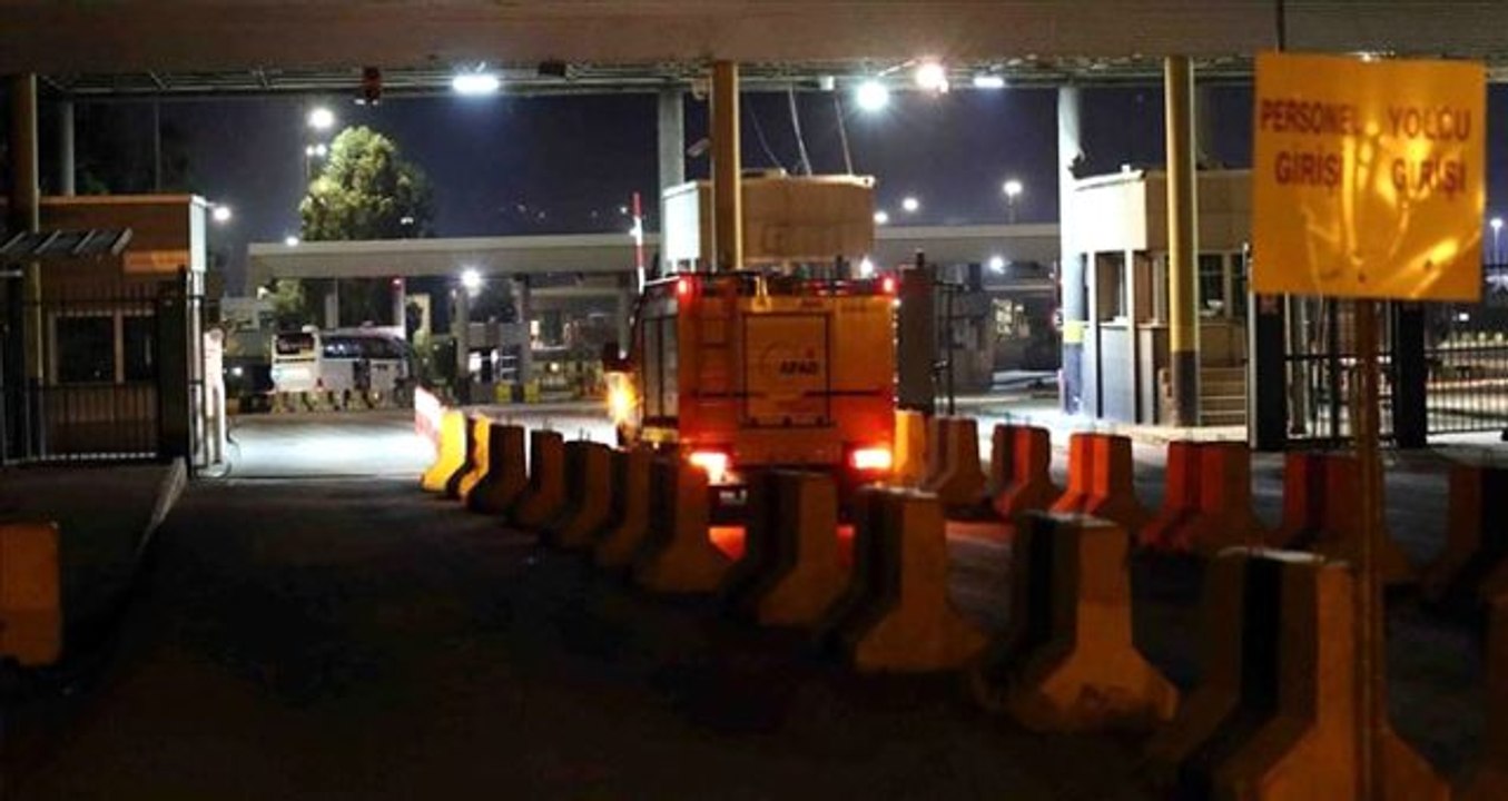 Habur Sınır Kapısı, koronavirüs nedeniyle iki yönlü geçişlere kapatıldı