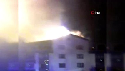 Başkent'te 5 katlı binanın çatısında yangın