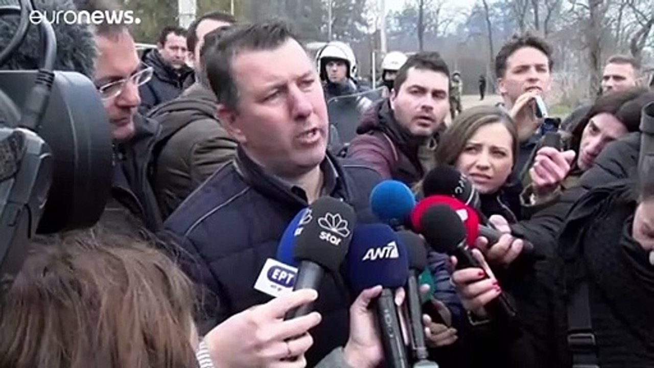 Stand-off between 4,000 migrants and Greek border guards