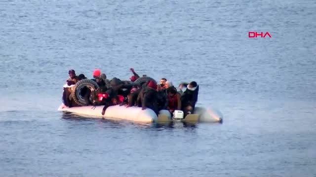 Göçmenler bindikleri botlarla avrupa'ya gitmeye çalışıyor
