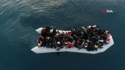 Ayvacık'ta botu batmak üzere olan sığınmacılar kurtarıldı