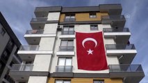 Türk bayrağını gören çocukların İstiklal Marşı'nı okuması sosyal medyada ilgi gördü