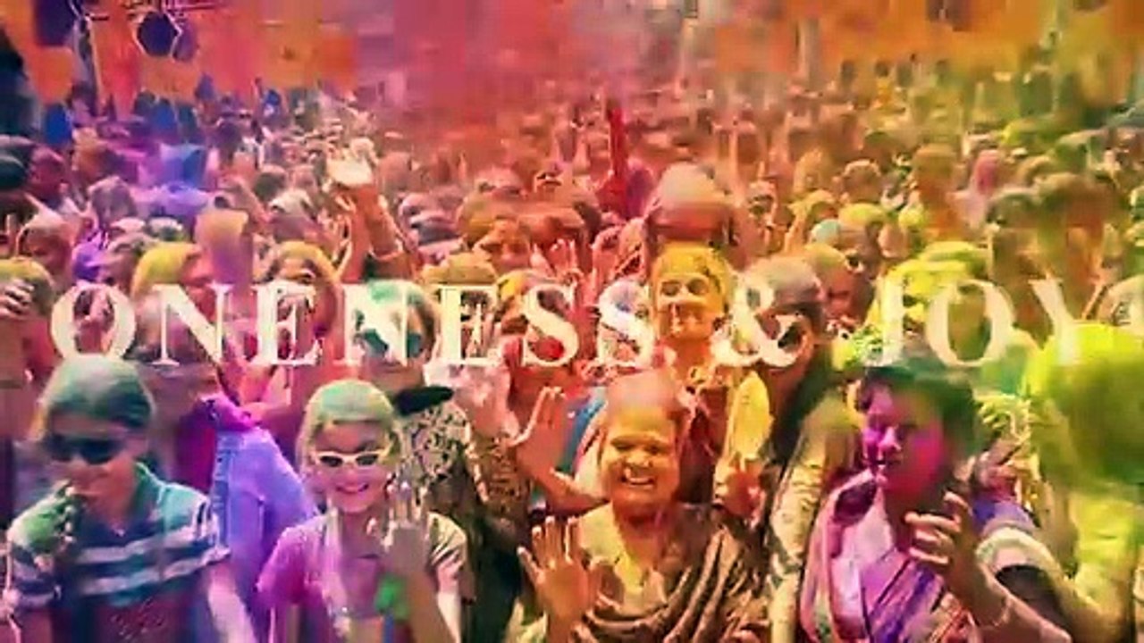 इंदौर गेर: रंगपंचमी पर हजारों किलो गुलाल से लाख...