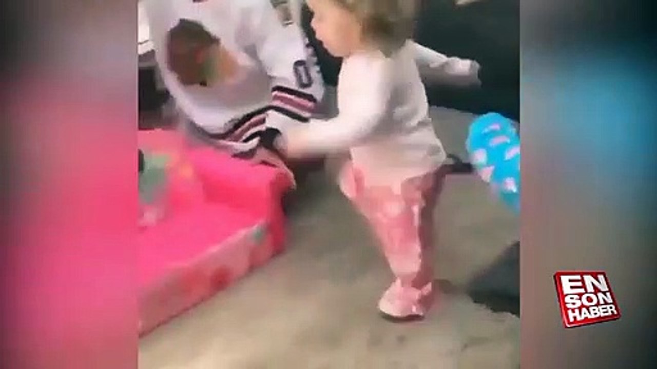 Hediye alınca çılgına dönen ufaklık