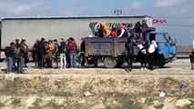 Edirne-ipsala sınır kapısına göçmenlerin gelişi devam ediyor