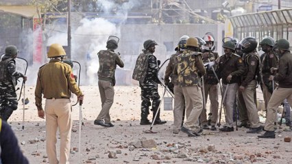 Delhi: Police lathicharge on miscreants? Here's the truth