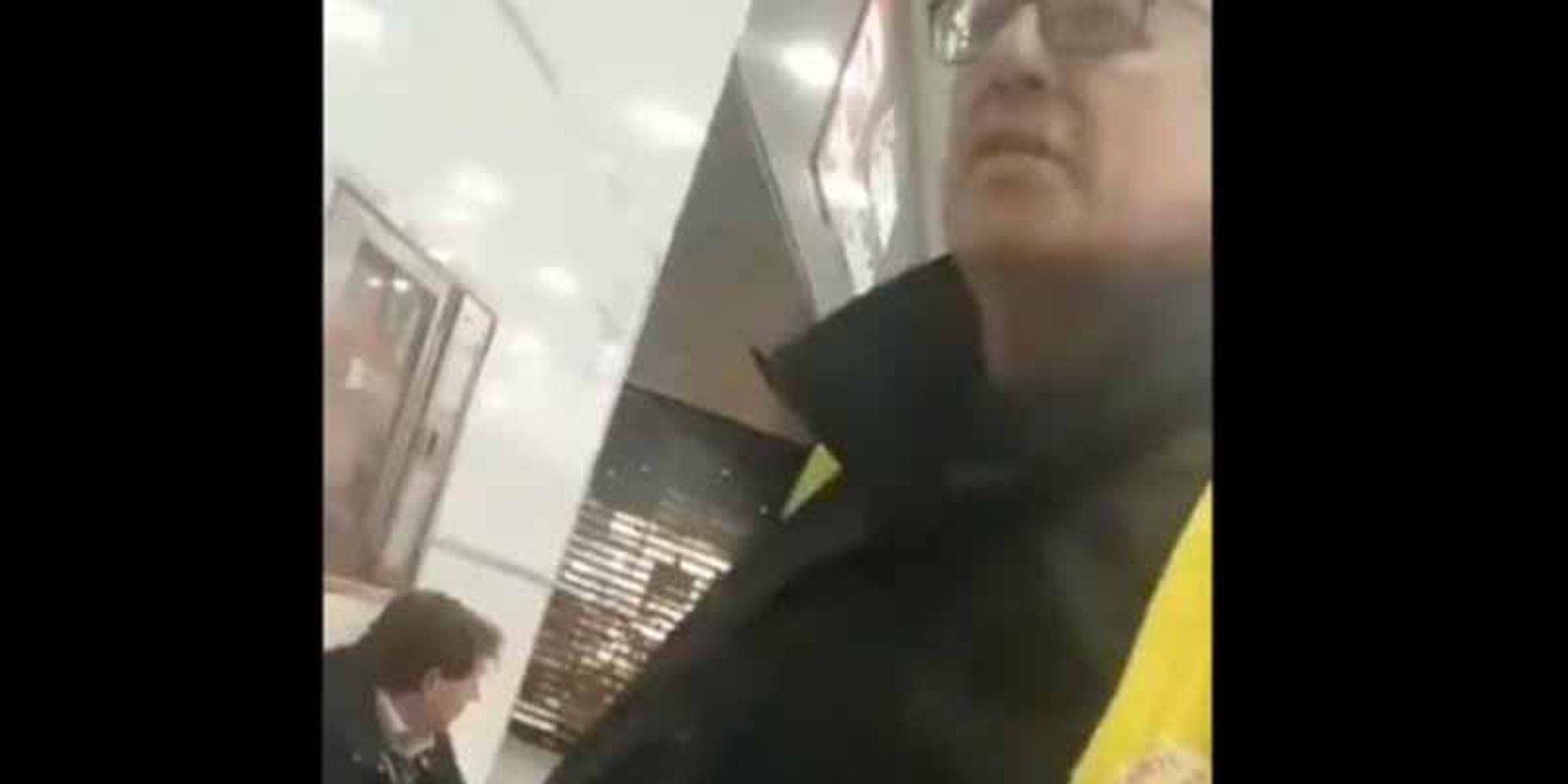 Un vigilante de Adif Girona pierde las formas en plena estación: "Si quieres respeto, te vas a tu país, ¿te echaron por...?"