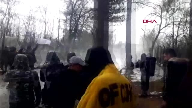 Edirne-yunan güvenlik güçleri tampon bölgede göçmenlere müdahale ediyor - tümüyle