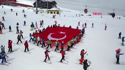 İdlib şehitlerine erciyes'te dev bayraklı anma