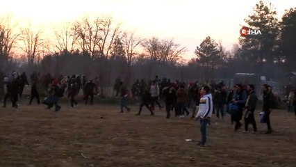 Sınırı geçmek isteyen mültecilere Yunan güvenlik güçlerinden sert müdahale
