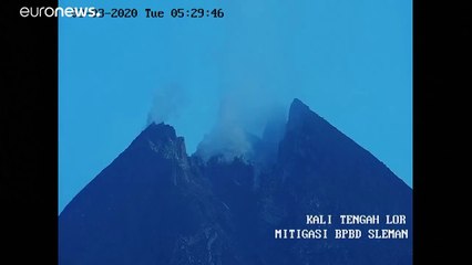 Nézze meg a Merapi-vulkán hat kilométer magas hamufelhőjét!