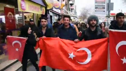 Üniversite öğrencileri şehitler için yürüdü - KARS