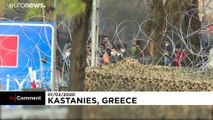 شاهد: الشرطة اليونانية تطلق الغاز المسيل للدموع على مهاجرين رشقوها بالحجارة