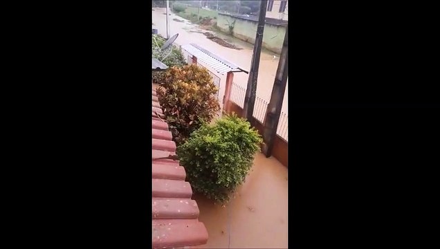 Alagamentos em Vargem Alta após chuva forte