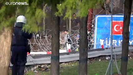 La Grecia tenta di fermare l'avanzata dei migranti