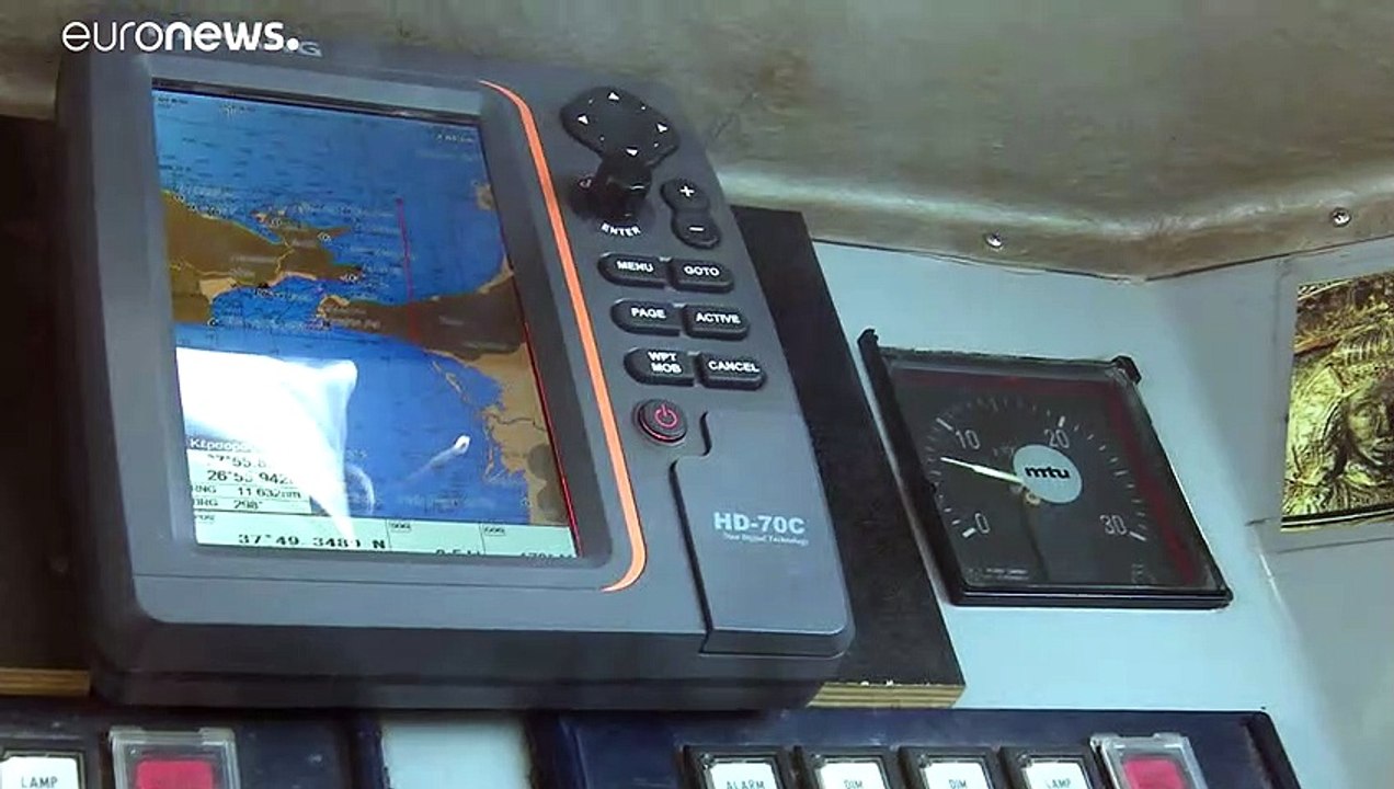 Griechische küstenwache: auf der suche nach flüchtlingsbooten