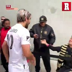 Rodolfo Pizarro le cumplió el sueño a un niño que lo quería conocer