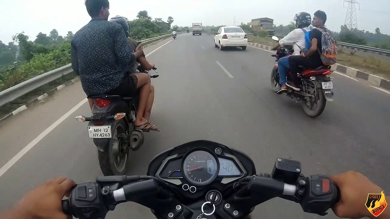 Crazy Car Driver   NS200 vs R15 V3 vs CBR 250   Highway Race