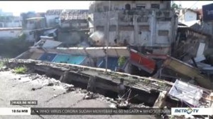 Delapan Bangunan di Komplek Pertokoan Jompo Jember Ambruk