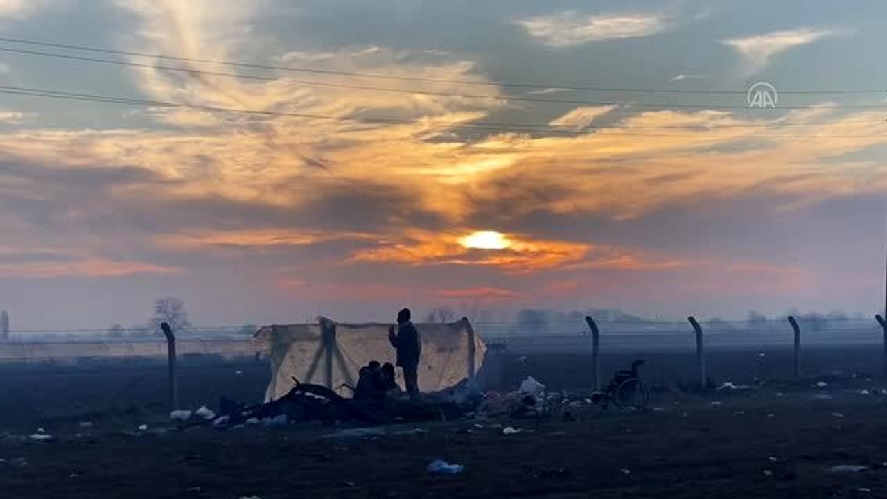 Sınırı geçmek isteyen göçmenlerin Edirne'ye gelişi sürüyor (1)