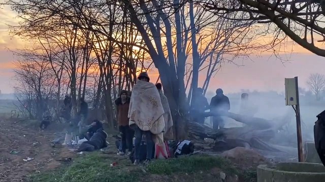 Sınırı geçmek isteyen göçmenlerin Edirne'ye gelişi sürüyor (1)