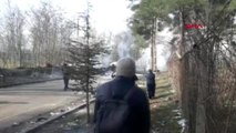 Edirne-yunan güvenlik güçleri tampon bölgedeki göçmenlere biber gazıyla müdahale ediyor